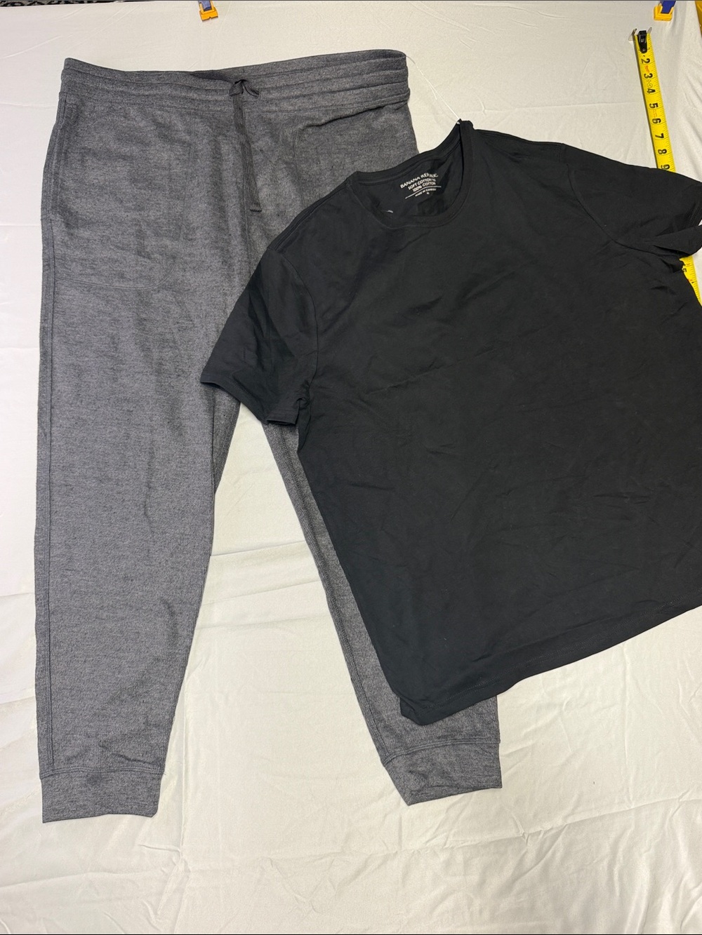 Men's Banana Republic Casual Jogger Set / Grey Knit Jogger Pants Black Tee NWT
